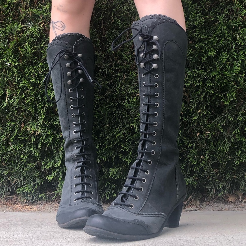 Gorgeous Vintage DKODE Women's Black Knee-High Lace-Up Boots